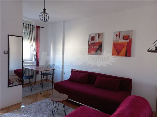 Izdajem namešenu garsonjeru