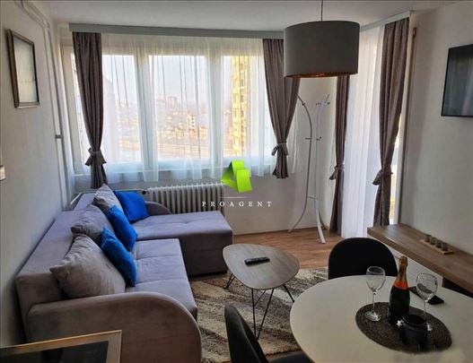 Jednoiposoban stan sa uračunatim troškovima, Bulev