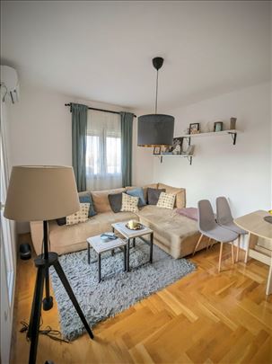 Krnjača, odličan, 2.0, parking