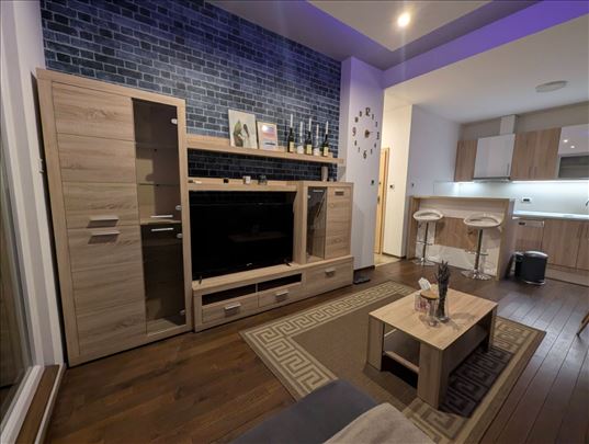 Lep i useljiv dvosoban stan, Bulevar Evrope