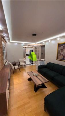 Lux četvorosoban stan sa stvarima i PDV-om na Pali