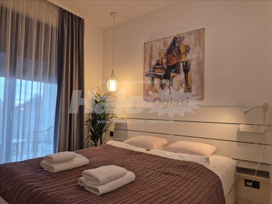 Lux stan u poslovnoj zgradi A Bloka 