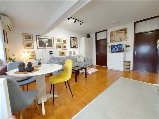 ~~ ODLIČAN dvoiposoban stan kod stadiona, SPENS ~~