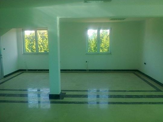 Radio far-aerodrom,Autoput za Zagreb,hala,1200m2