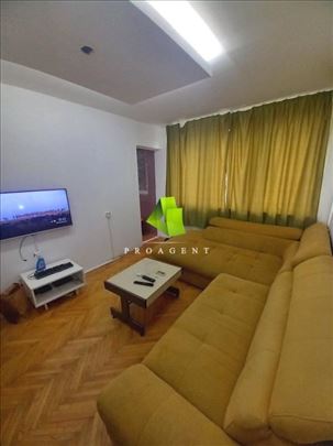 Renoviran dvosoban stan kod Saborne crkve ID#7613