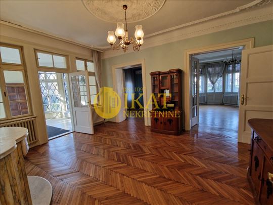 Retko u ponudi, Dedinje vila 330m2 