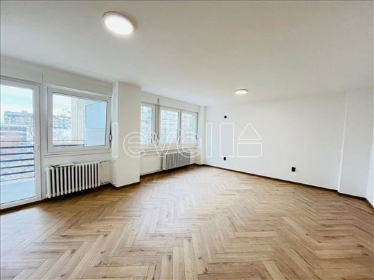 Stan,Novi Sad,Bulevar Oslobođenja,kv: 73.00, € 210