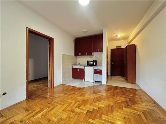 Vukov spomenik, 40m2 1. sprat-opremanje po zelji z