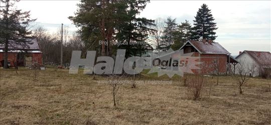 Stojnik gradjevinski plac sa kućicom 