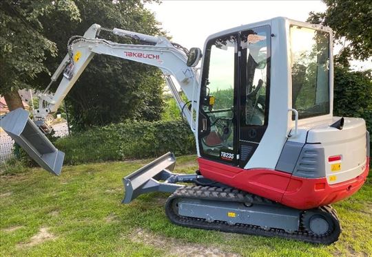 Takeuchi TB235 V3, leto 2018