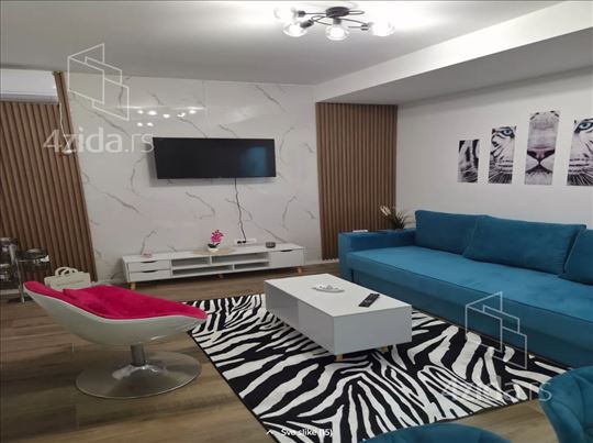 🚀TOP Ponuda🚀Izdaje se LUX stan kod Velikog Parka