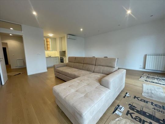 Trosoban lux sa garažnim mestom ID#1032