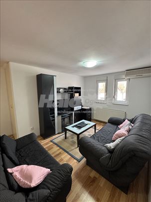 Trosoban, Namesten stan Zemun Polje sa grejanjem! 