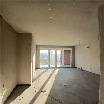 Zemun centar Lux 3.0  215600e