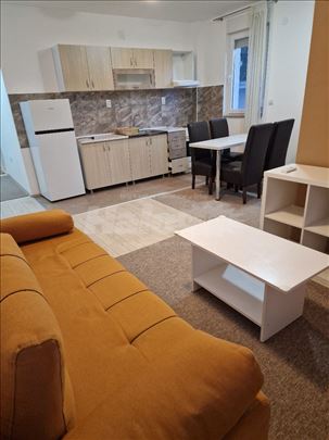 2,0 namešten stan, Zemun Prvomajska