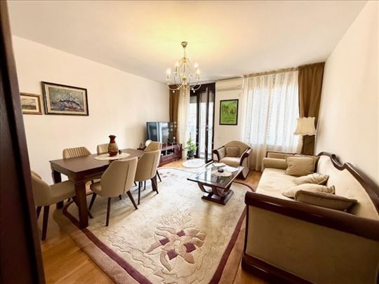 Čuburski park, elegantan 3.0 stan