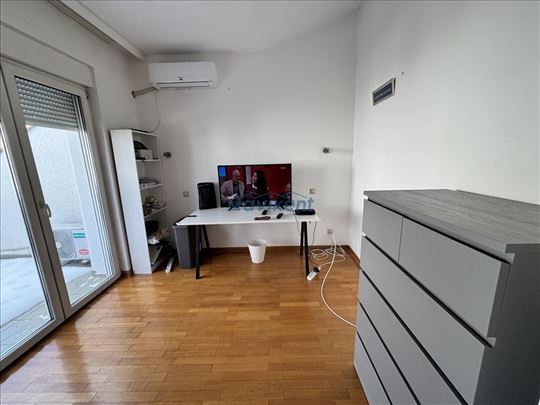 Dedinje-funkcionalan višetažni stan