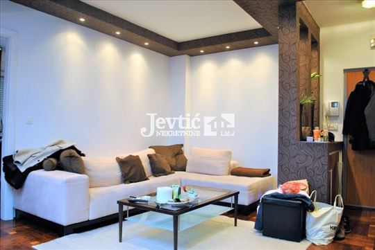 Dvosoban stan na Dedinju 