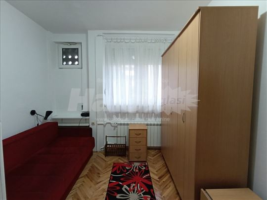 Izdajem 2-soban namešten stan