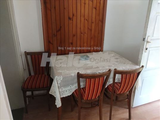 Izdajem stan u kući u Aranđelovcu 