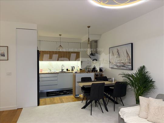 Izdavanje stana - kompleks Petica