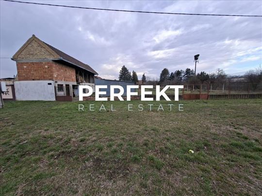 Jabučki put, dve kuće na 50,87 ari placa