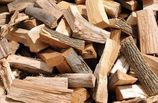 Kvalitetna cepana drva - spremna za ogrev