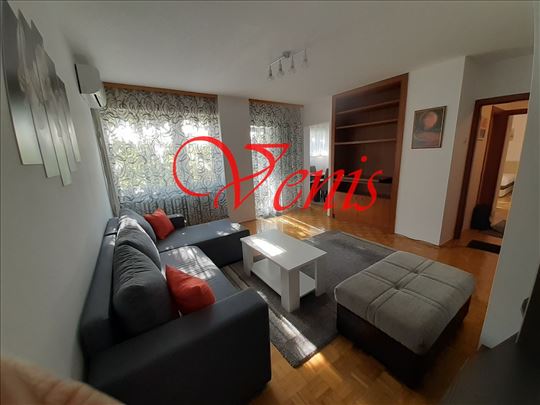 LIMAN ul.Bul.Cara Lazara 66 m2 - 400 Evra 