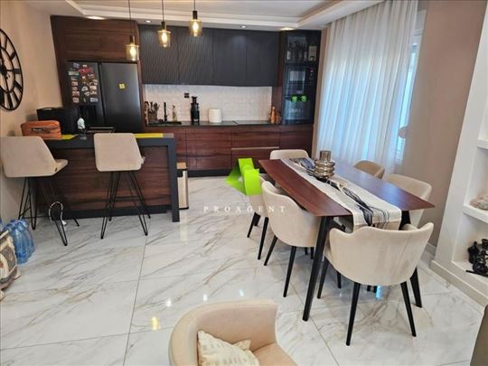 Luksuzna kompletno opremljena kuća u Komrenu ID#65