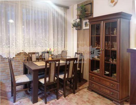 Lux komforan stan renoviran i sređen 