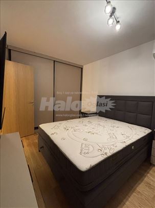 Lux stan sa garaznim mestom