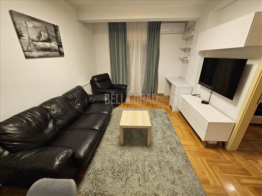 Moderan, lep, namešten