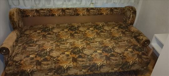 Na prodaju dva kauča