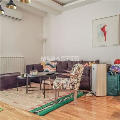 Nov, trosoban, namešten, sa garažom