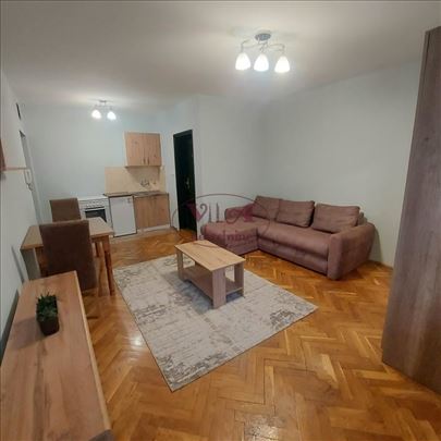 Novi Sad, Šafarikova, Lepa garsonjera sa terasom