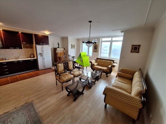 Odličan neuseljavan dvoiposoban stan sa stvarima, 