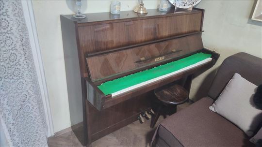 Petrof pianino 3 pedale