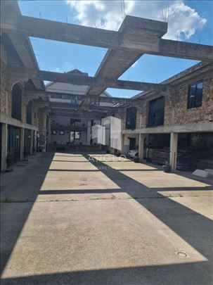 Poslovni objekat 900 m² – više namena, Ovča