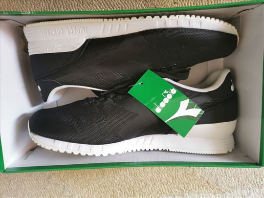Prodajem nove Diadora patike original 