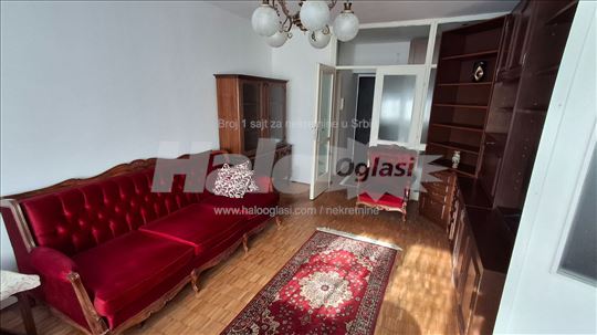 Prostran, namešten stan na izuzetnoj lokaciji