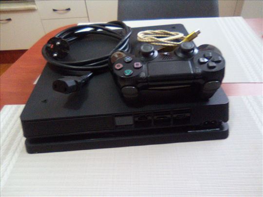 PS 4 Slim ocuvan