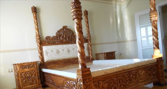 Stilski moderni bračni kreveti u duborezu.Novo