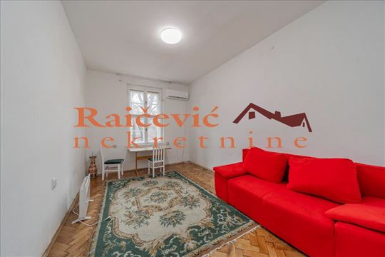 Trg Republike, Bulevar despota Stefana + parking