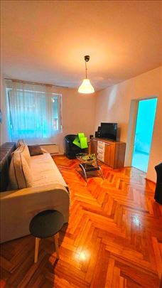 Trosoban stan kod Doma zdravlja ID#7669