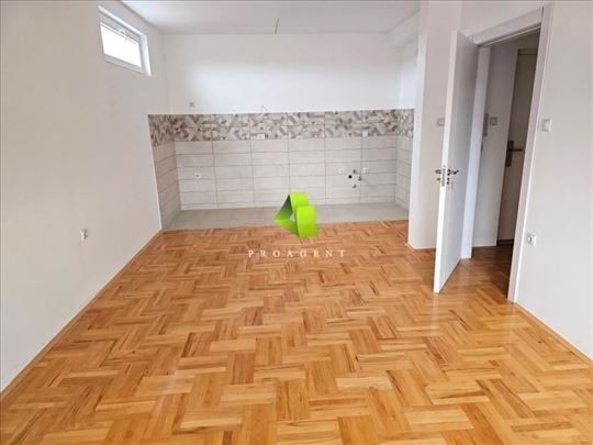 Useljiv dvoiposoban stan u novogradnji u blizini P