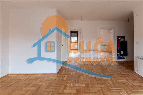 Useljiv, dvosoban stan u novogradnji u Duvaništu, 