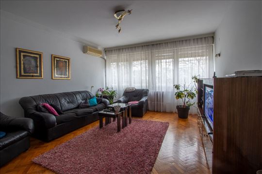 Udoban stan sa dve spavaće sobe, Geneks