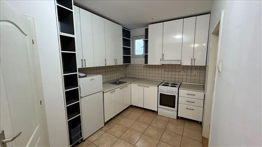 Dimitrija Tucovića, 53m2, 2.0 prvi sprat, odličan!