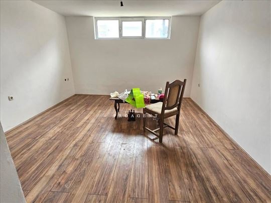 Dvoiposoban stan bez ulaganja  u Vrežini ID#6350