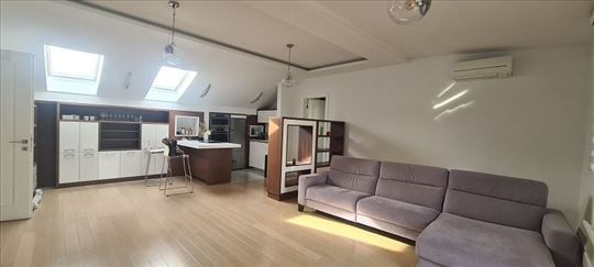 Hram Svetog Save,Rankeova,stan,100m2